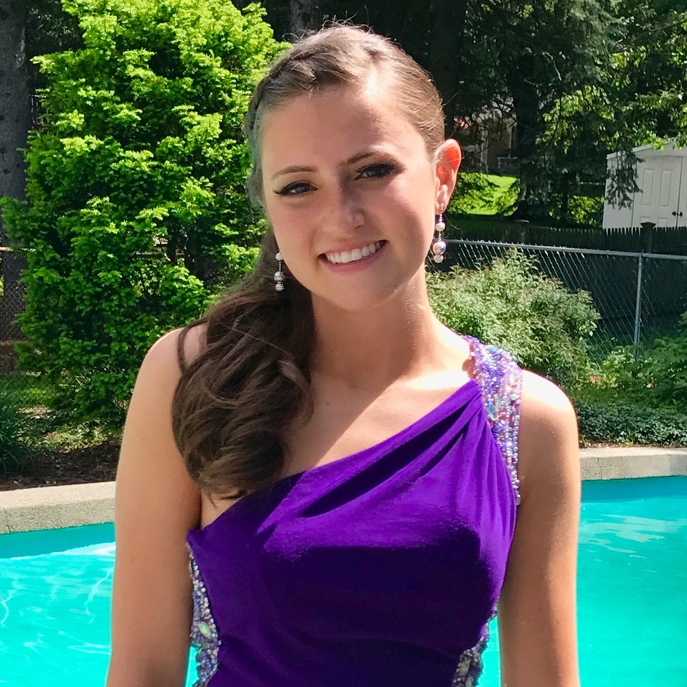 Meet your Posher, Elizabeth